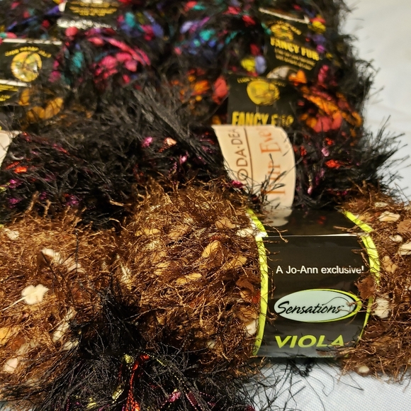 Multiple brands of yarn - Picture 3 of 4